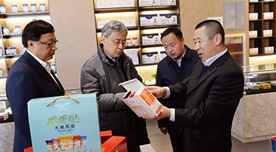 中國人民銀行黨委書記、中國銀保監(jiān)會(huì)主席郭樹清蒞臨公司調(diào)研產(chǎn)業(yè)化扶貧工作