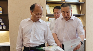 內(nèi)蒙古自治區(qū)政協(xié)黨組書記、主席李秀領考察、調(diào)研我公司
